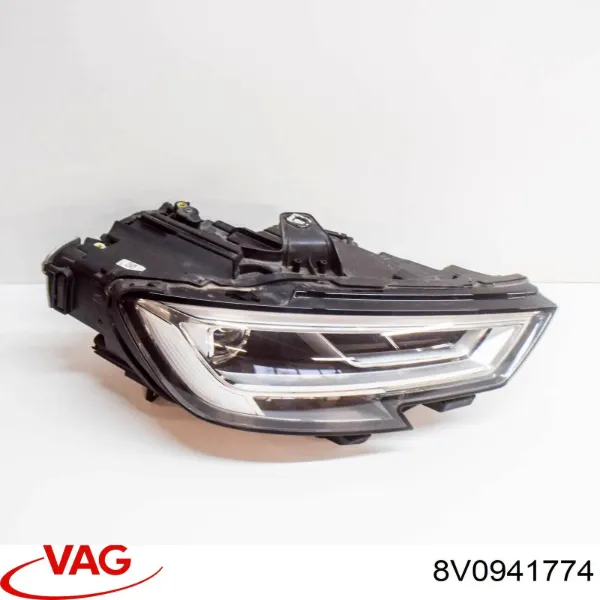 Luz direita 8V0941774J VAG