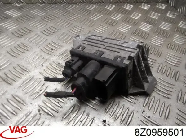 Regulador de revoluções de ventilador de esfriamento (unidade de controlo) 8Z0959501 VAG