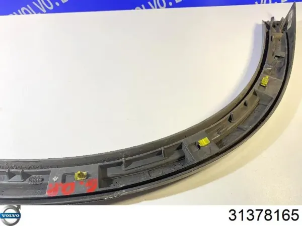 Expansor direito (placa sobreposta) de arco do pára-lama traseiro 40017387 Volvo