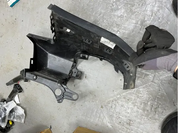 Pára-choque traseiro, parte esquerda 9816789680 Peugeot/Citroen