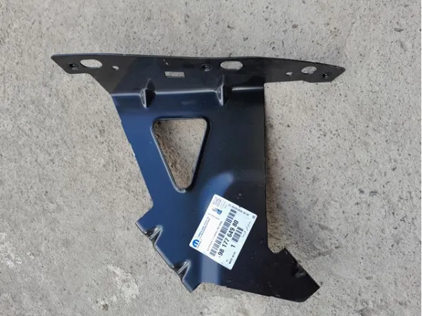 Consola dianteira de fixação do pára-lama dianteiro direito 9817764980 Peugeot/Citroen