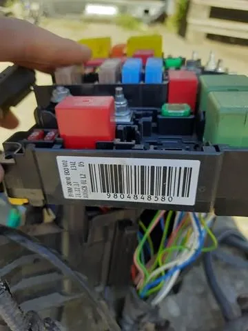 Unidade de dispositivos de segurança 9804848580 Peugeot/Citroen