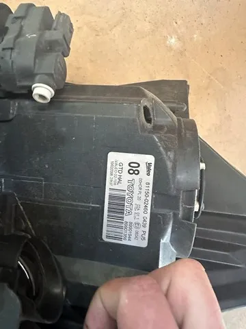 Luz esquerda 8115002460 Toyota