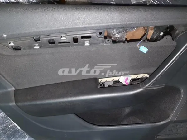 Revestimento (cobrimento) interno da porta dianteira esquerda 3AB867011 VAG