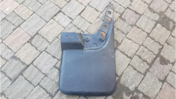 Protetor de lama dianteiro direito MR109284 Mitsubishi