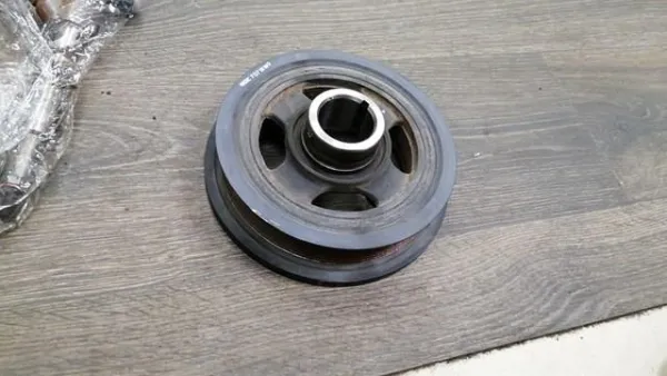 Polia de cambota Toyota Hilux GUN12, GUN13