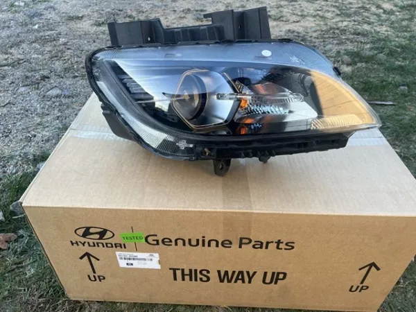 Luz direita 92102J9500 Hyundai/Kia