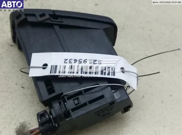 Botão de ativação do sinal de emergência Audi A5 8T3
