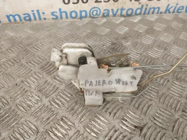 Fecho da porta dianteira esquerda MR473987 Mitsubishi