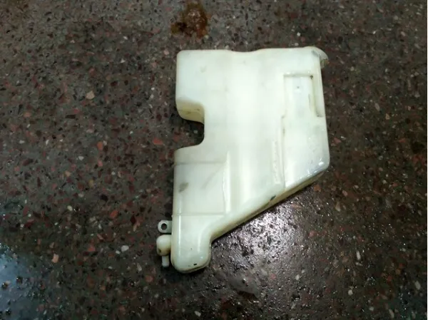 Tanque de expansão do sistema de esfriamento Nissan Terrano II