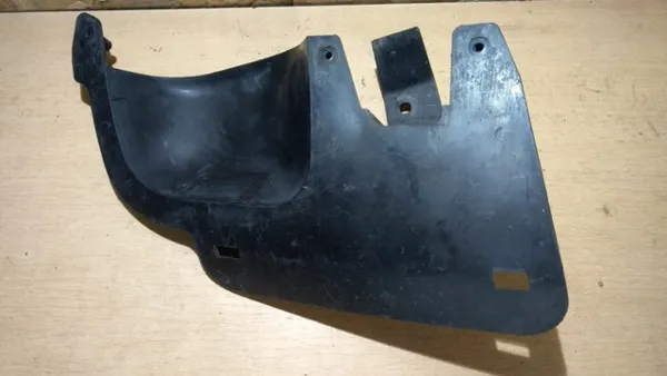 Placa sobreposta do pára-choque traseiro direito MN126239 Mitsubishi