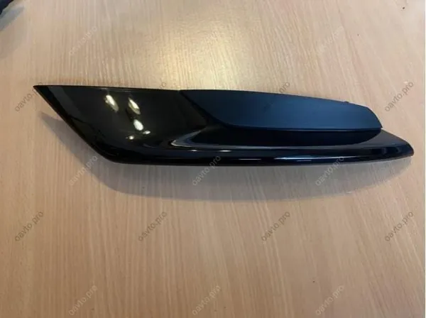 Tampão (grelha) das luzes de nevoeiro do pára-choque dianteiro esquerdo BCKB50C21A Mazda