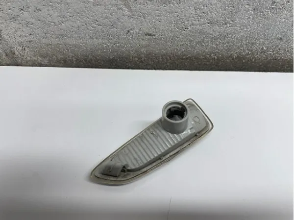 Luz intermitente no pára-lama direito 13273104 General Motors
