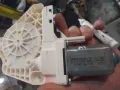 Motor de acionamento de vidro da porta dianteira esquerda Audi A5 F5A, F5F