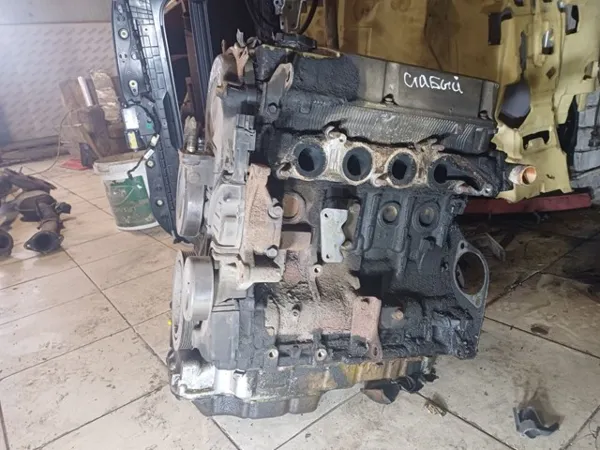 Cambota de motor Mitsubishi Grandis NAW