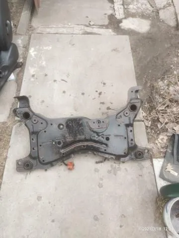 Viga de suspensão dianteira (plataforma veicular) Mazda 5 II