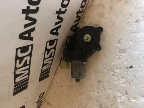 Motor de acionamento de vidro da porta dianteira 130822782 Maserati