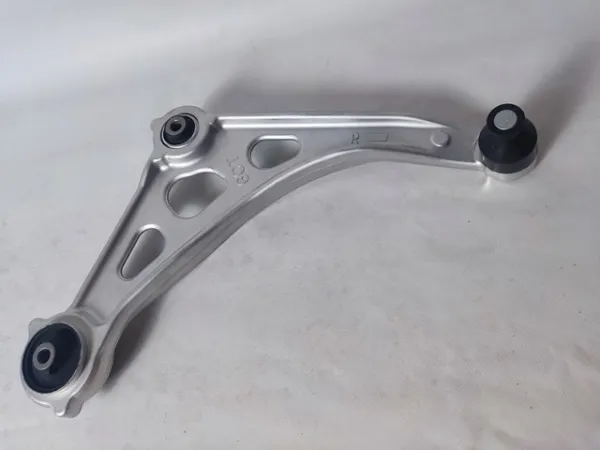 Braço oscilante inferior direito de suspensão dianteira 545006CA0A Nissan/Infiniti