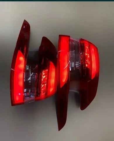 Lanterna traseira direita externa 9678093880 Peugeot/Citroen