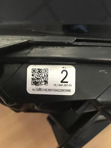 Luz esquerda 8118548C50 Toyota