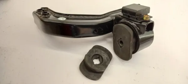 Coxim (suporte) esquerdo de motor MB581531 Mitsubishi