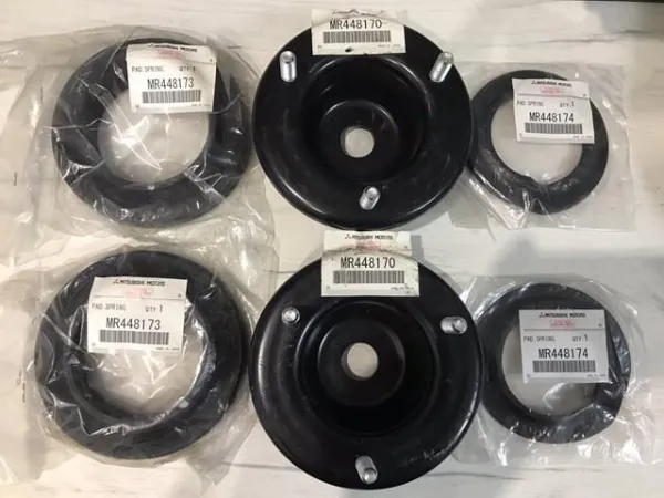 MR448174 Mitsubishi Espaçador (anel de borracha) da mola dianteira inferior