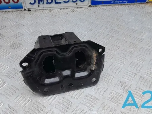 Consola de reforçador do pára-choque dianteiro 622115AA0A Nissan/Infiniti