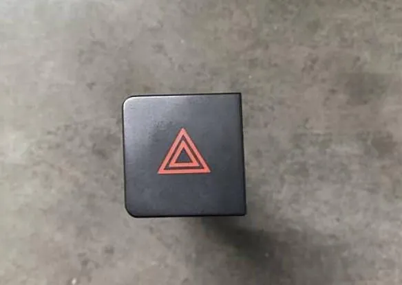 Botão de ativação do sinal de emergência Chevrolet Captiva I