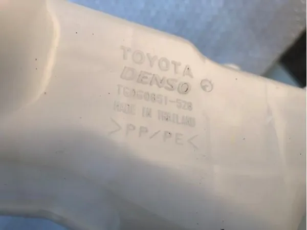 Tanque de fluido para lavador de vidro Toyota Hilux GUN12, GUN13