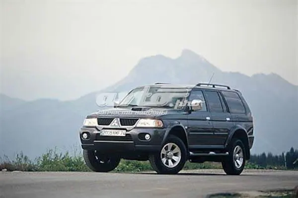 Moldura de pára-brisas Mitsubishi Pajero SPORT I