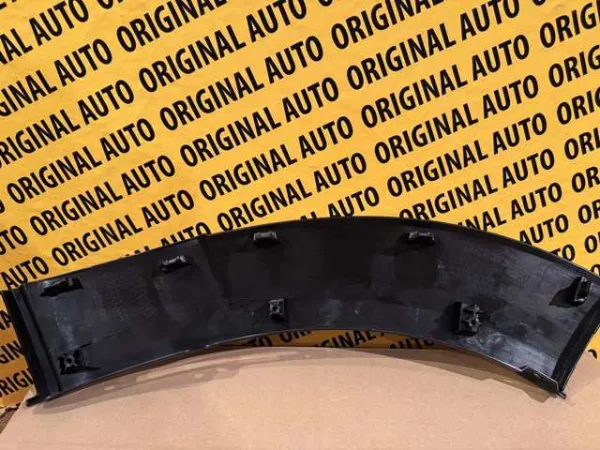 Placa sobreposta direita do pára-choque dianteiro DFR551W71D Mazda