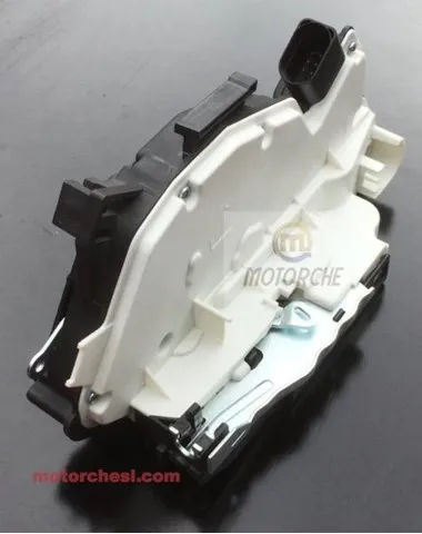 Fecho da porta dianteira esquerda 5N1837015G VAG