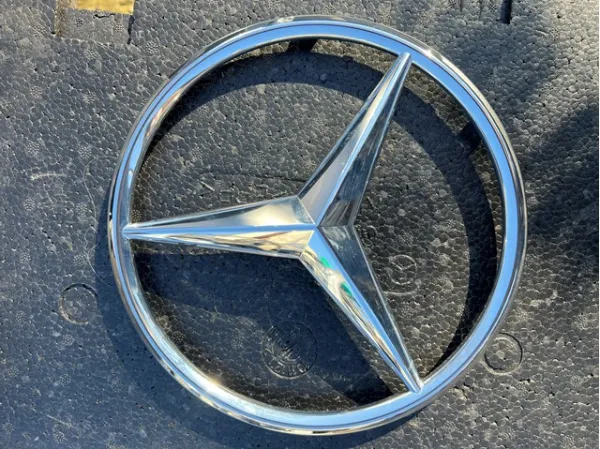 Emblema de grelha do radiador 0008179500 Mercedes
