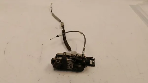 Fecho da porta dianteira direita 9814609680 Opel