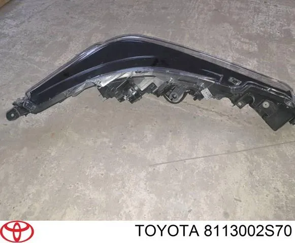 Luz esquerda 8115002S70 Toyota