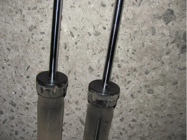 KN1C28700B Mazda Amortecedor traseiro