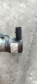 Regulador de pressão de combustível na régua de injectores Volkswagen Golf CG5, DB5