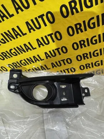 Consola do pára-choque dianteiro direito KB8B50C12B Mazda