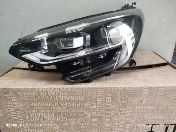 Luz esquerda 260602075R Renault (RVI)