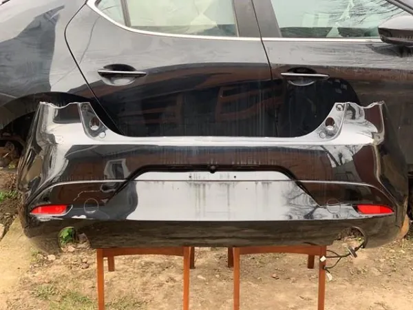 Pára-choque traseiro B0S150221BB Mazda