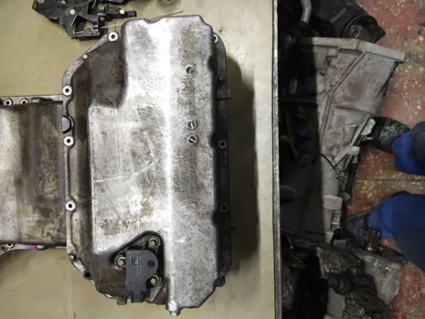 Panela de óleo de cárter do motor, parte inferior A6510106319 Mercedes