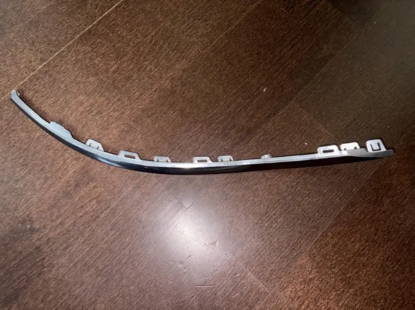 Moldura esquerda do pára-choque traseiro 86691N7010 Hyundai/Kia