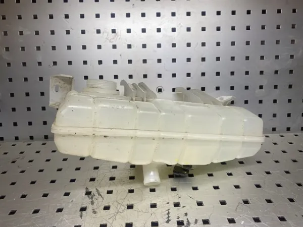Tanque de expansão do sistema de esfriamento Tesla Model X 