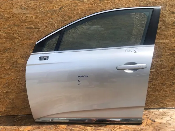 Porta dianteira esquerda Renault Clio V
