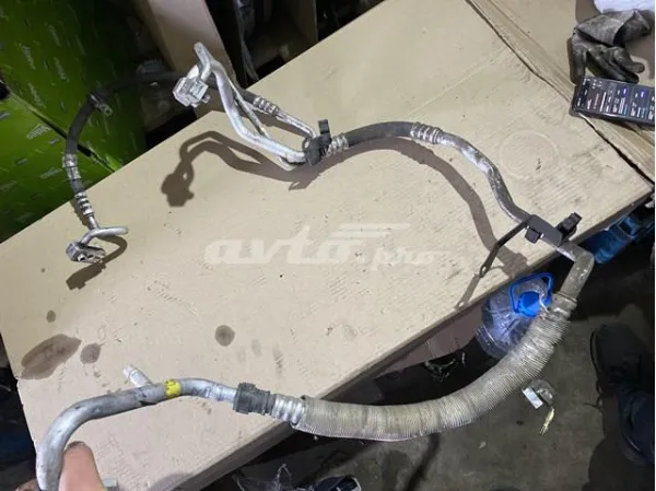 Mangueira de aparelho de ar condicionado, desde o compressor até o radiador 51868881 Fiat/Alfa/Lancia
