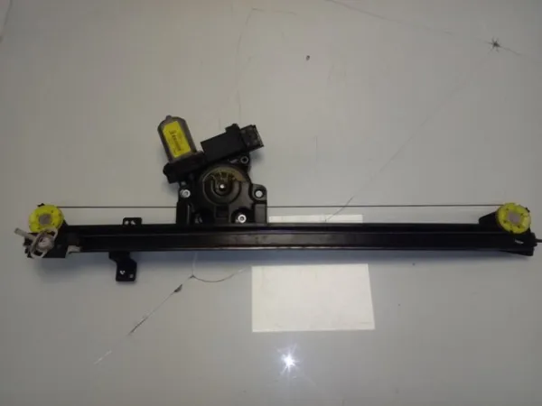 Mecanismo de acionamento de vidro da porta dianteira direita 1368921080 Peugeot/Citroen