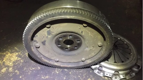 Volante de motor 1120A075 Mitsubishi