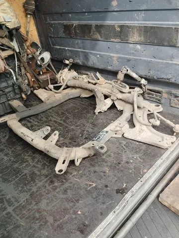 Viga de suspensão dianteira (plataforma veicular) 93174594 General Motors