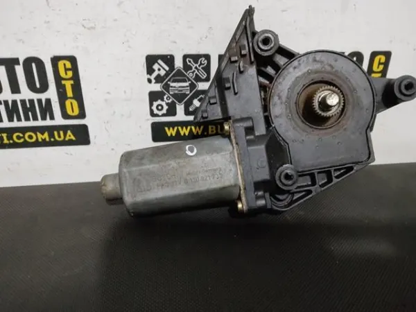 Motor de acionamento de vidro da porta traseira esquerda 0130821733 VAG