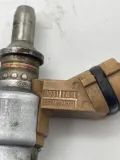 Regulador de pressão de combustível na régua de injectores Toyota Auris E15